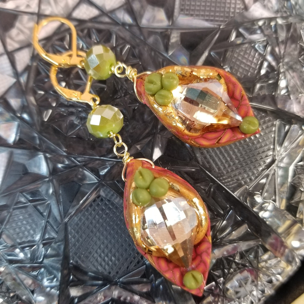 Loves Illusion Champagne Earrings