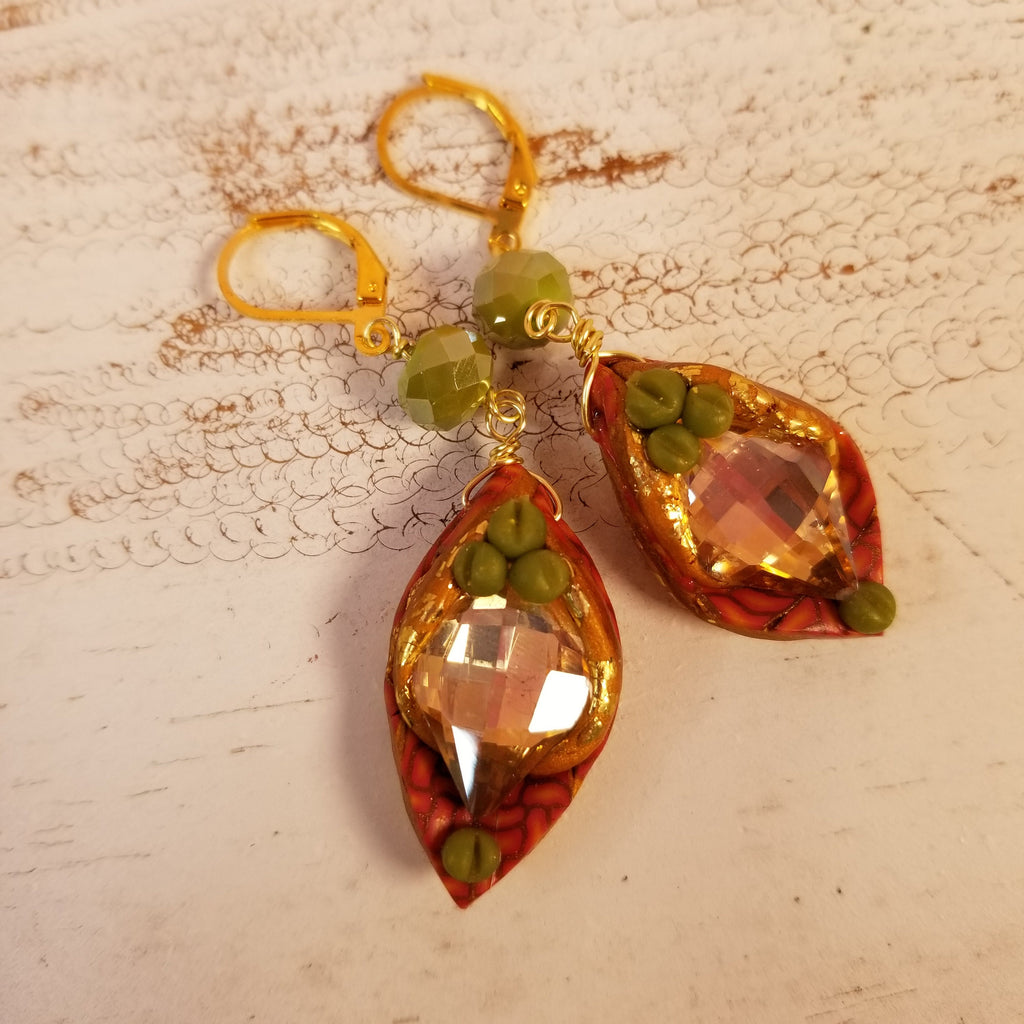 Loves Illusion Champagne Earrings